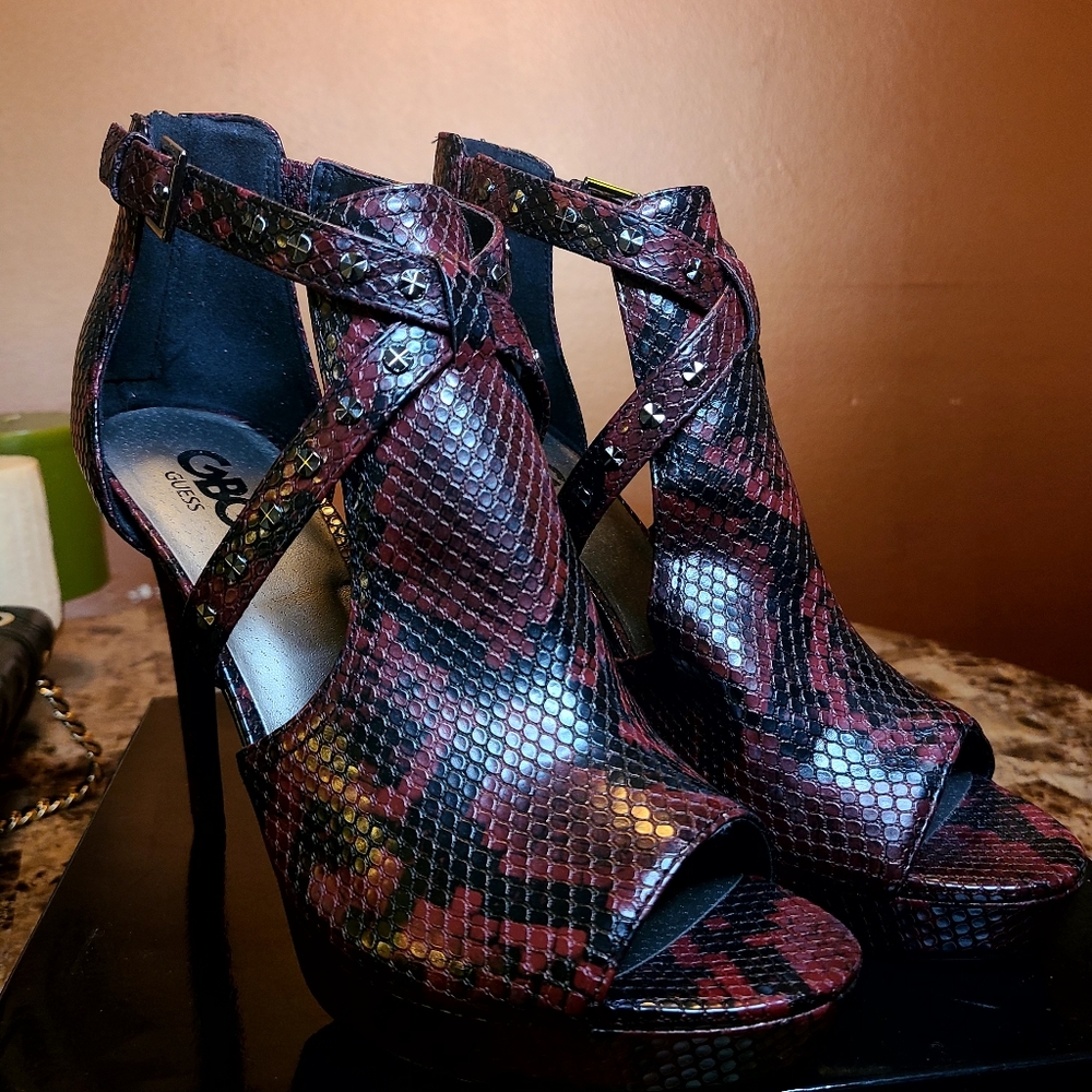 GBG Guess heels